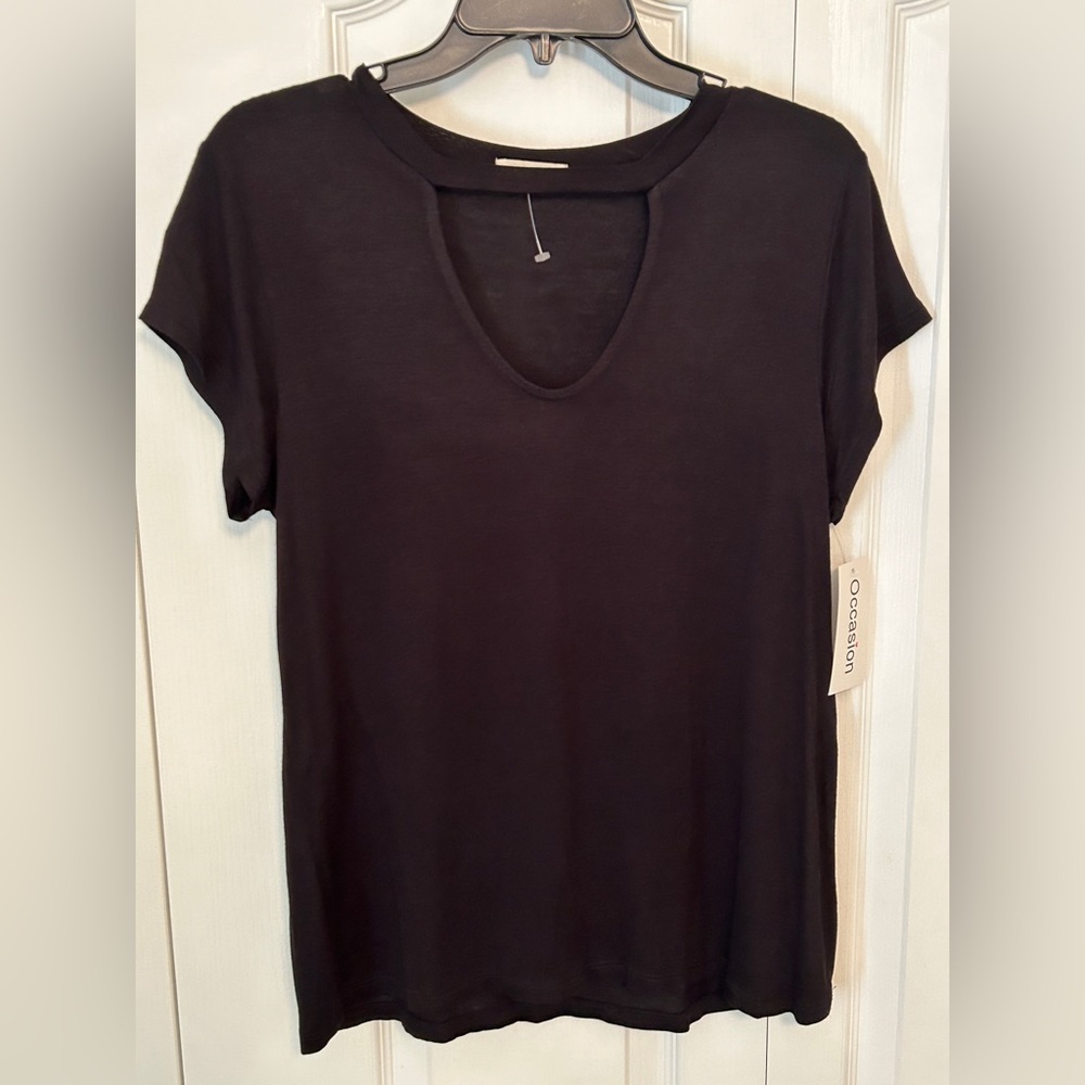 Occasion: Black choker neck, short sleeve top. SizeX-large
